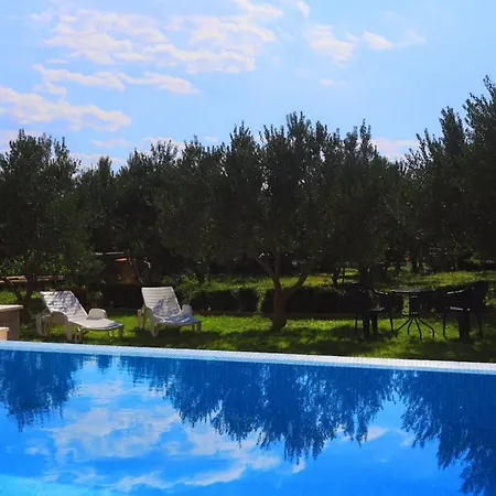Villa Rita With Pool Kastela