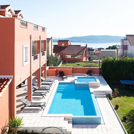 Rita With Pool Villa