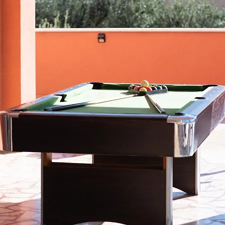 Вилла Rita With Pool Каштела