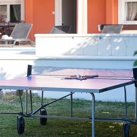 Villa Rita With Pool Kastela